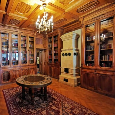 Muzeul Național Brătianu - interior - biblioteca de la parter