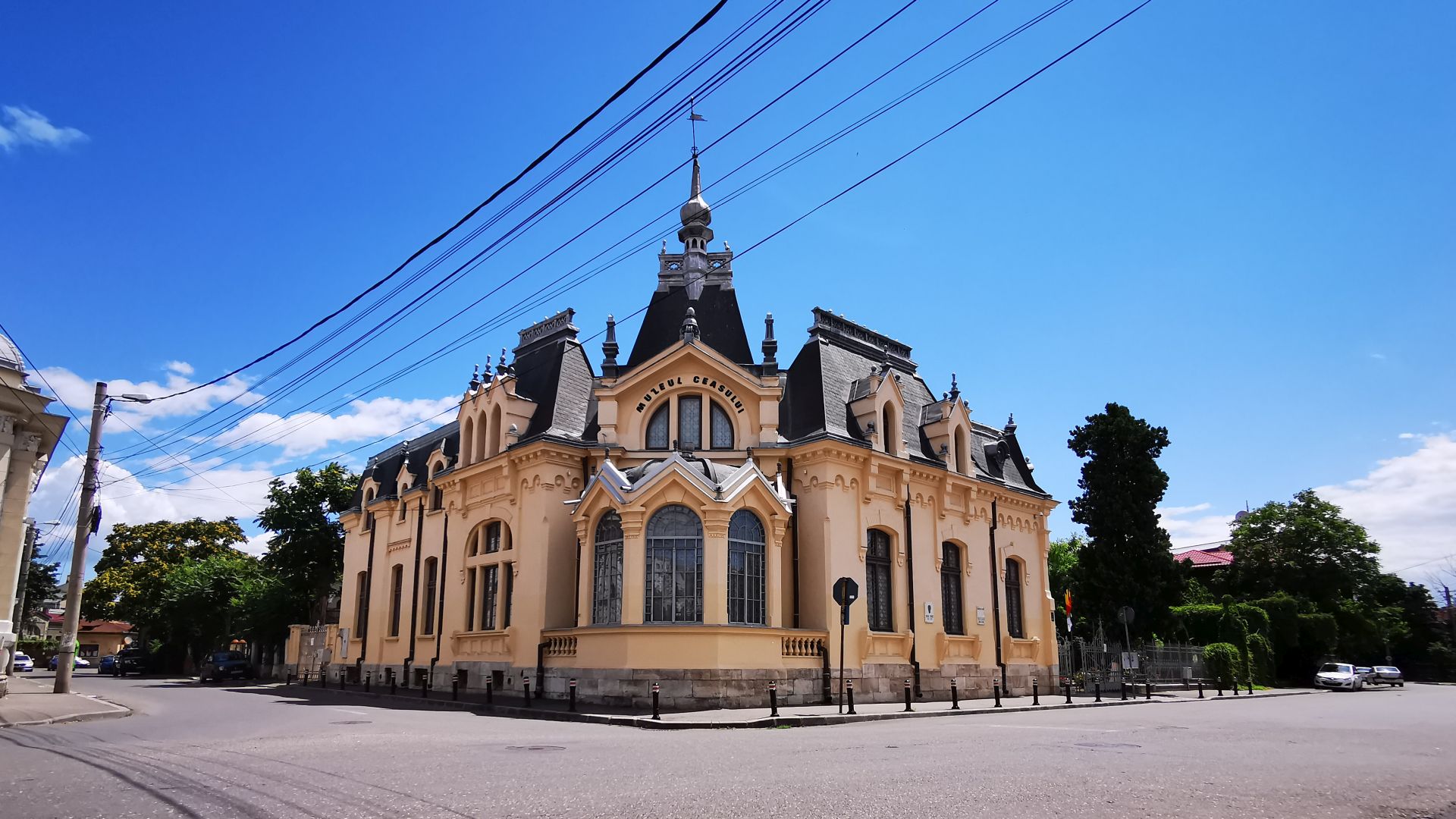 Muzeul Ceasului Ploiești - exterior