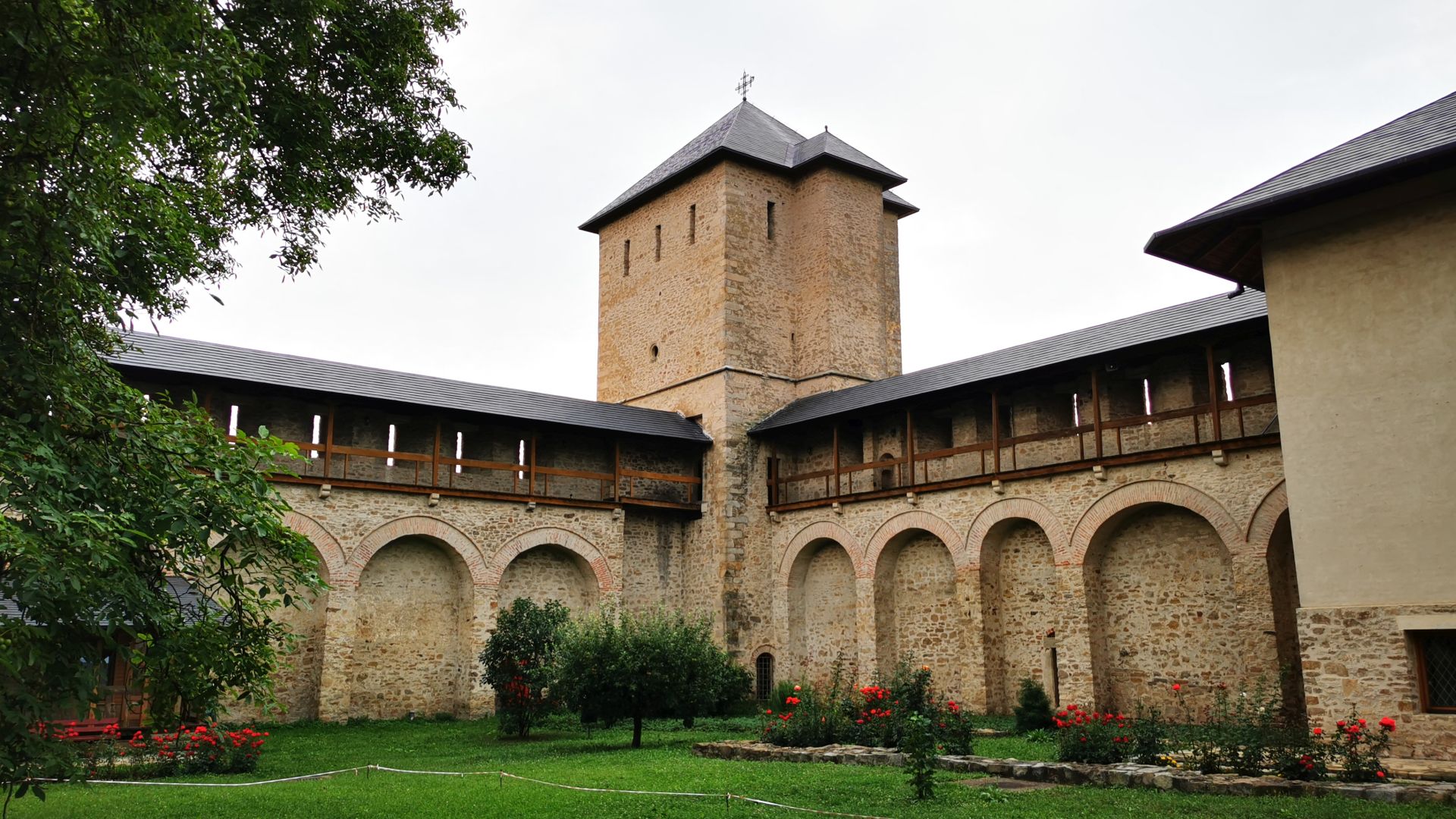 Mânăstirea Dragomirna - incintă