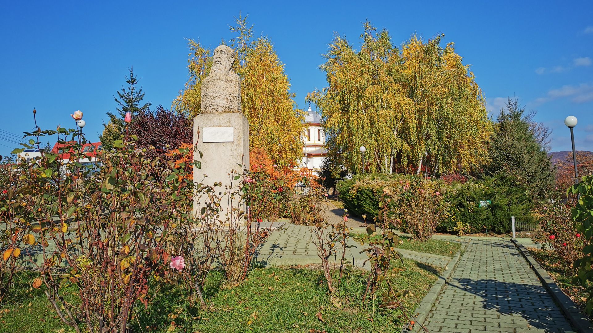 Vălenii de Munte - Un bust memorial Nicolae Iorga