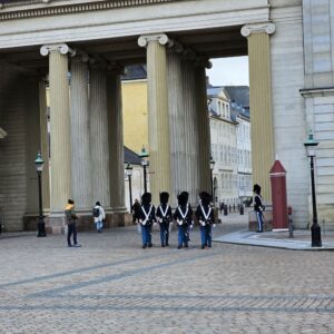 Copenhaga - schimb de gardă în Amalienborg