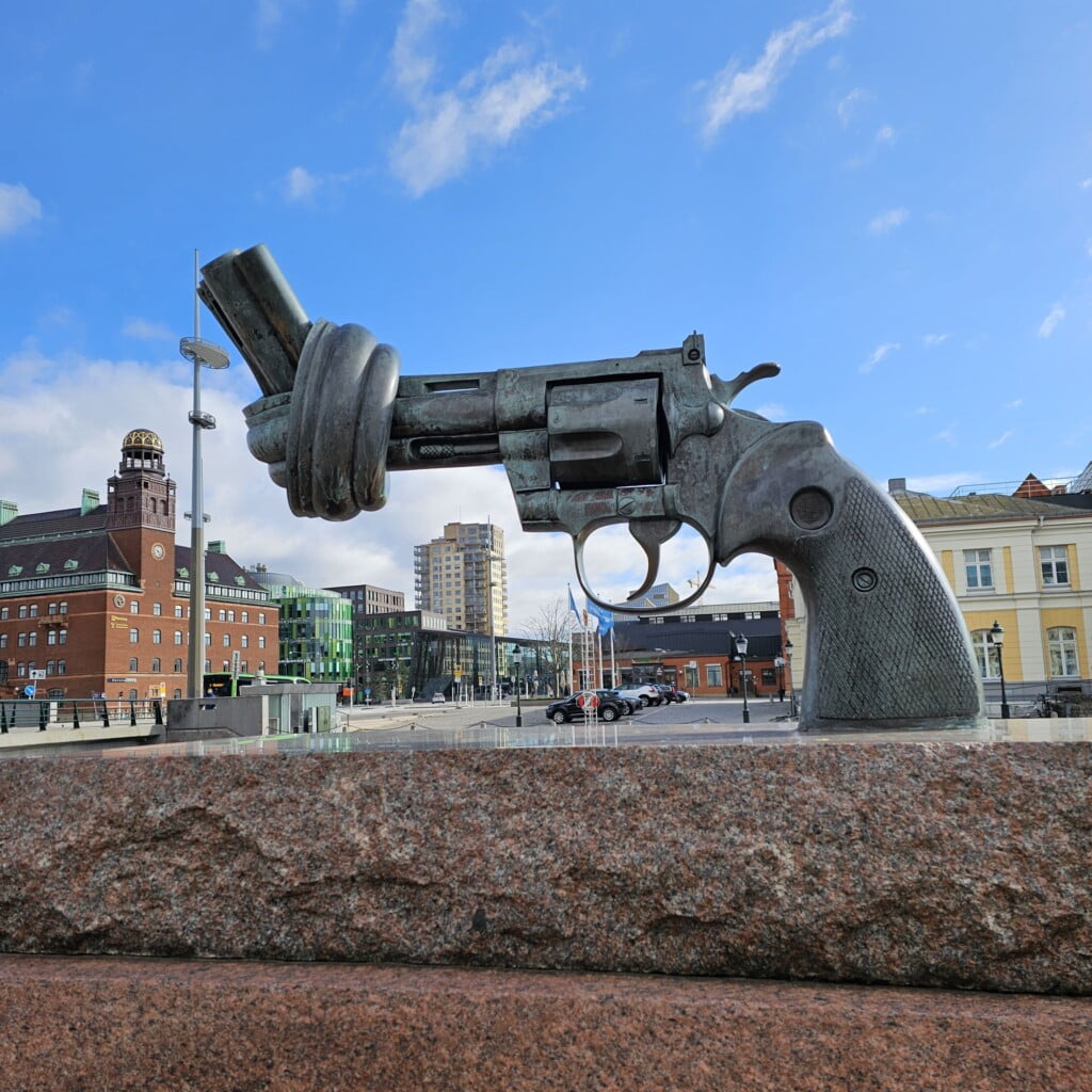 Malmö - Knotted Gun