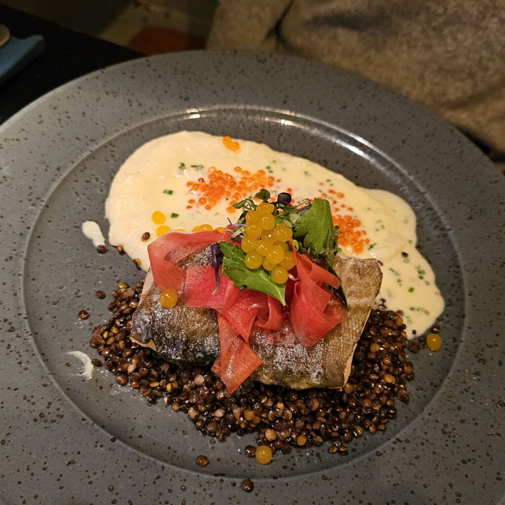 Mello Yello - cod cu piure de păstârnac, linte și morcov murat