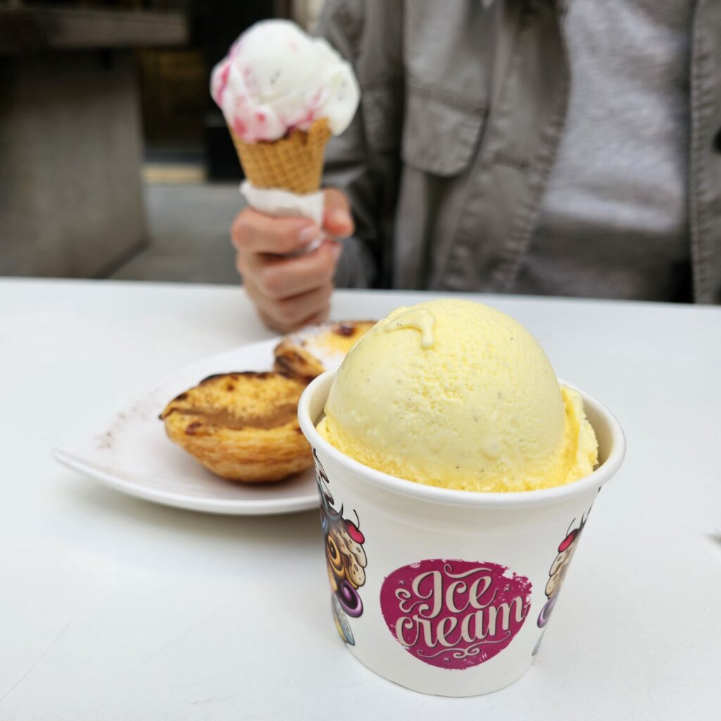 înghețată și Pasteis de Nata de la Vanilla
