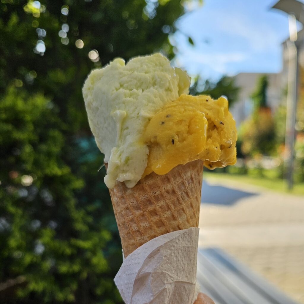 Înghețată la gelateria Antik, Alba Iulia