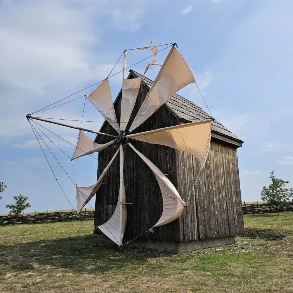 Muzeul Satului Pescăresc, Tulcea - moară de vânt