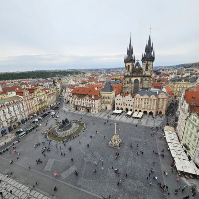 Piața Veche din Praga, văzută din turnul cu ceas astronomic