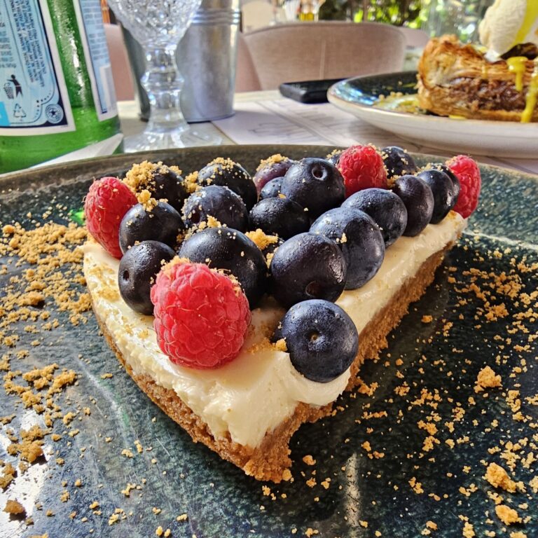 Craft Pub, Craiova - Cheesecake cu fructe de pădure