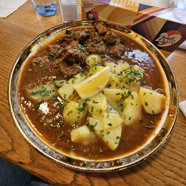 Schachtelwirt, Viena - gulaș vienez