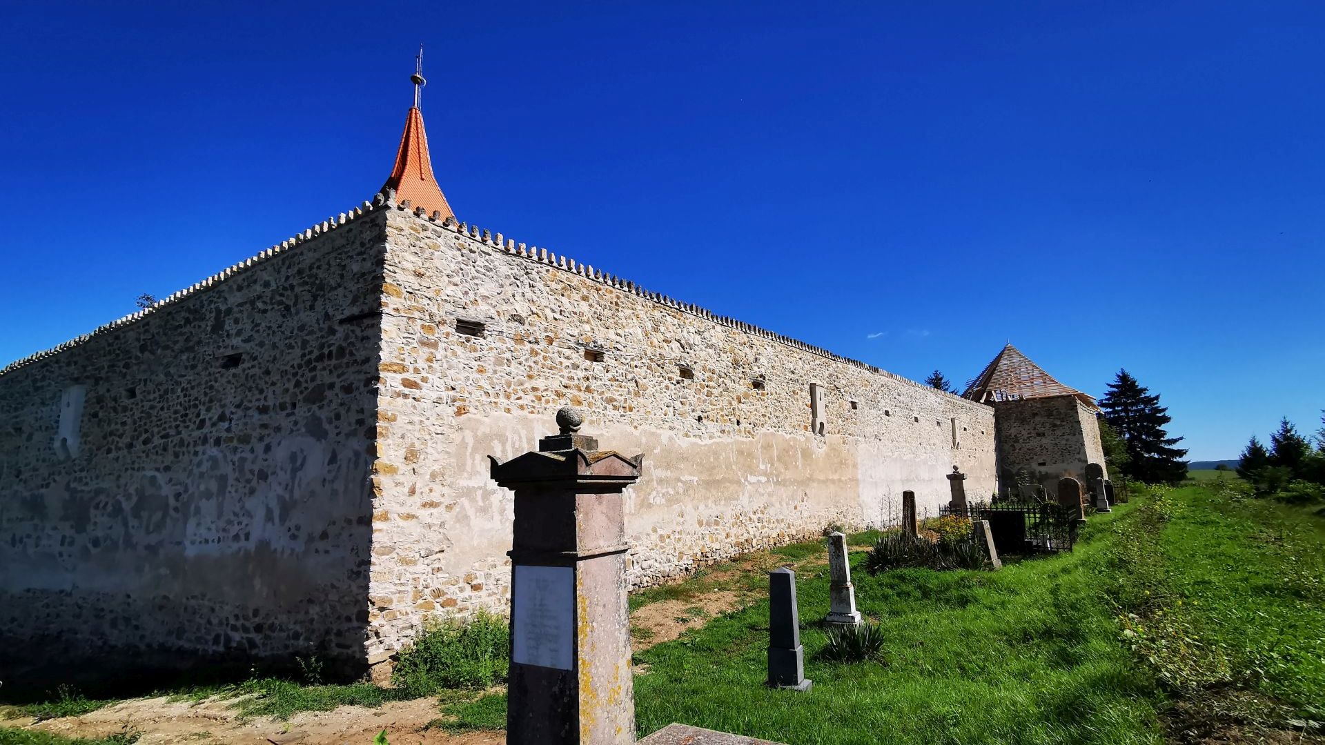 Biserica fortificată din Aita Mare - zid exterior