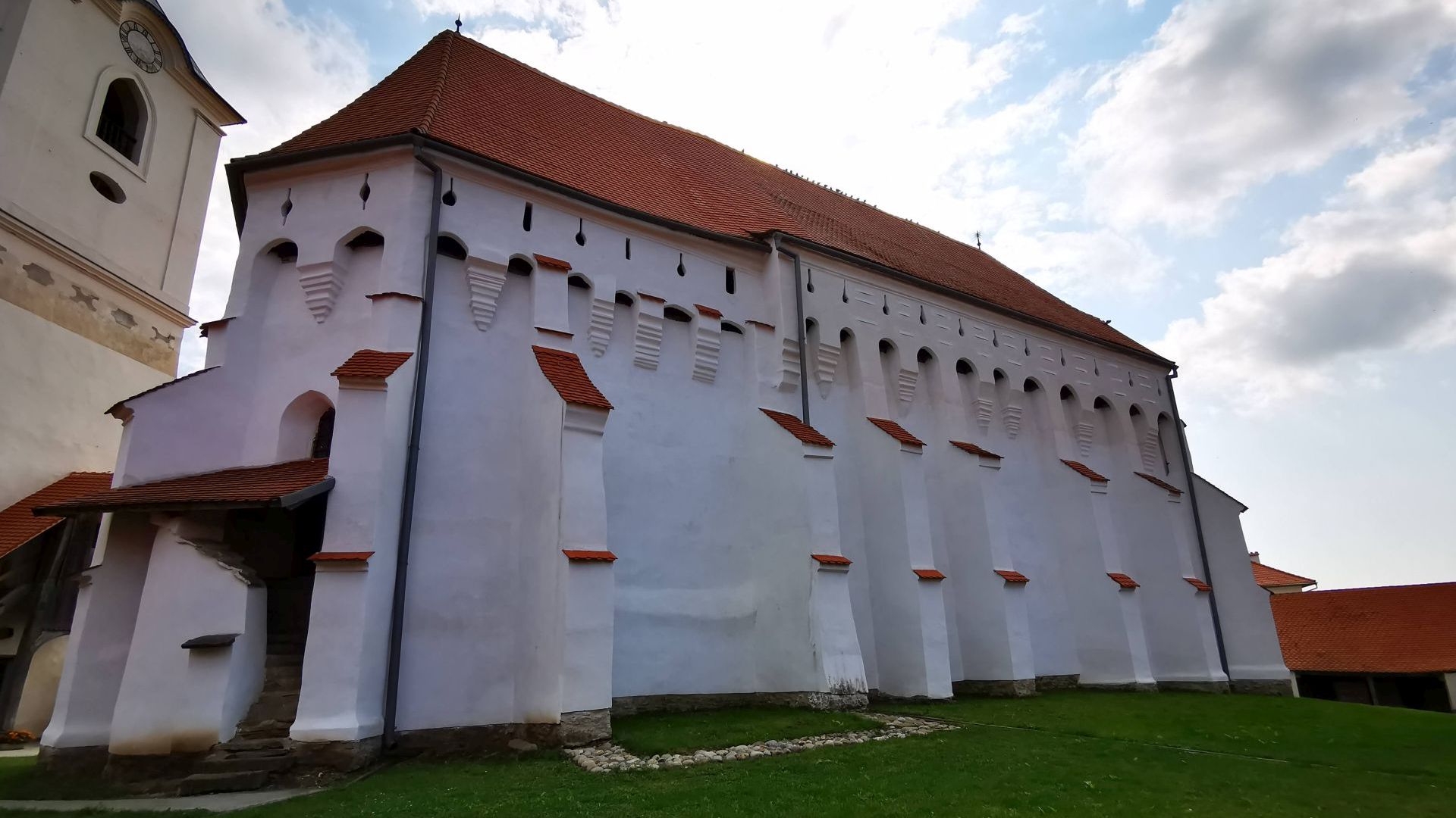 Biserica fortificată din Dârjiu - exterior