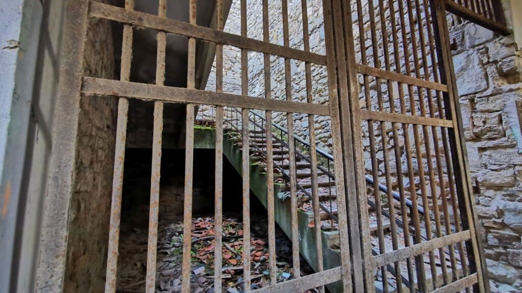 Închisoarea Doftana - scară interioară