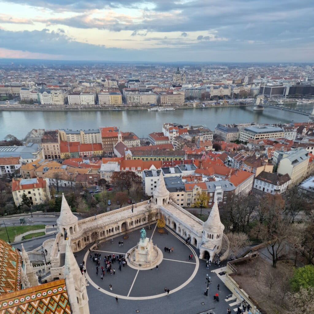 Budapesta - Bastionul Pescarilor, din turnul Bisericii Mátyás